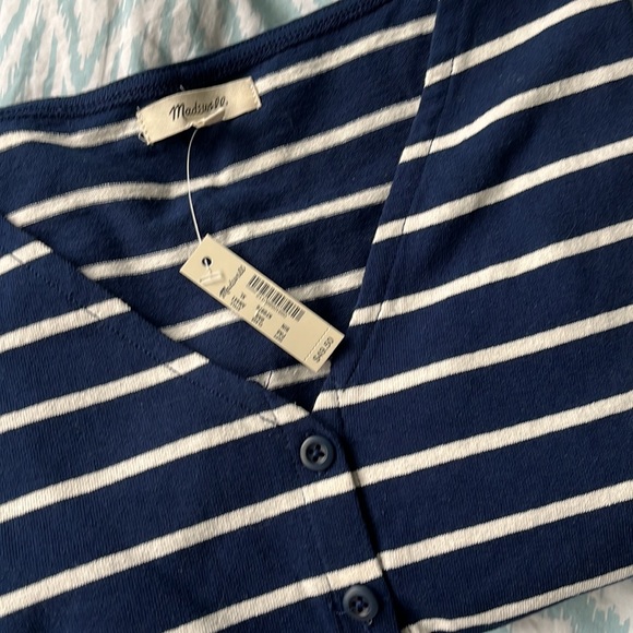 NWT Madewell V-Neck Button-Front Boxy-Crop Tee - Picture 2 of 5